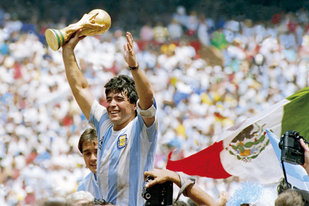 Huyền thoại bóng đá diego Maradona